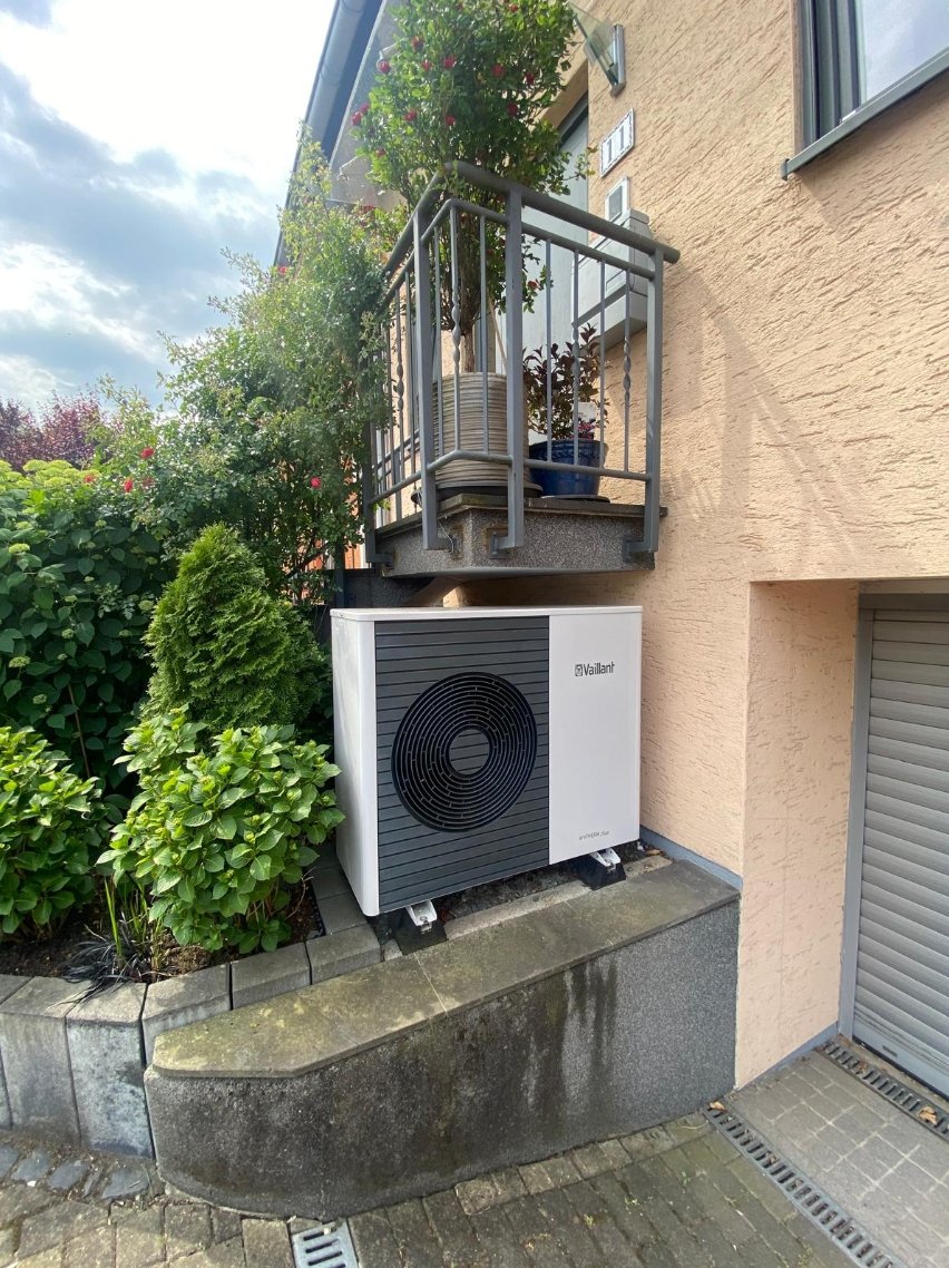 Wärmepumpe an einem Wohngebäude